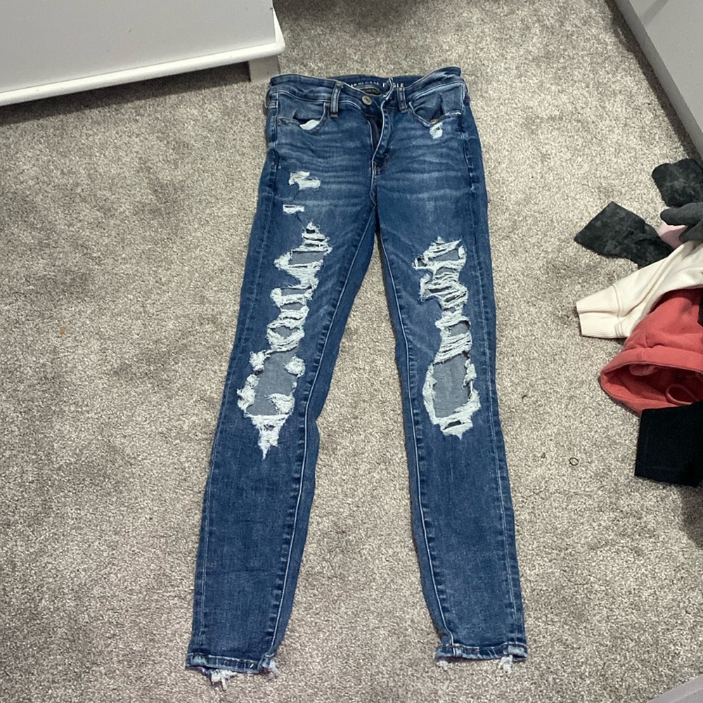 Distressed skinny jeans